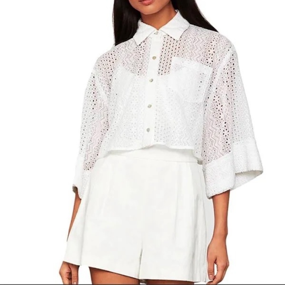 BCBGMAXAZRIA WHITE CROP EYELET BUTTON UP TOP